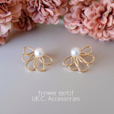 ピアス イヤリング パール フラワー モ...