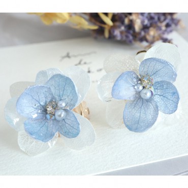ホワイト×ブルー紫陽花の重ねイヤリング ...